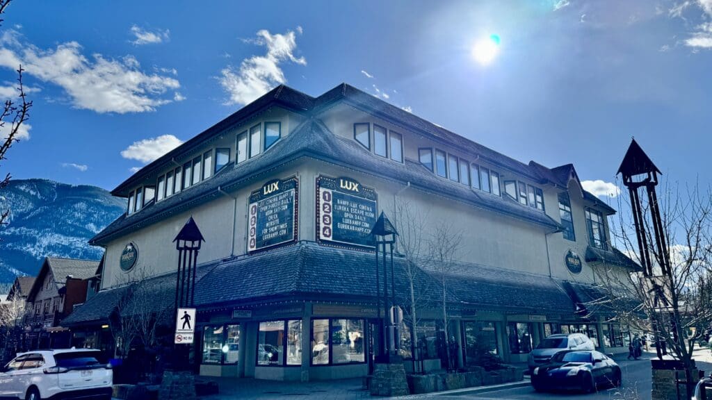 Carter-Ryan Gallery is a square building not just a gallery, but also have cinema and escape room in Banff Town