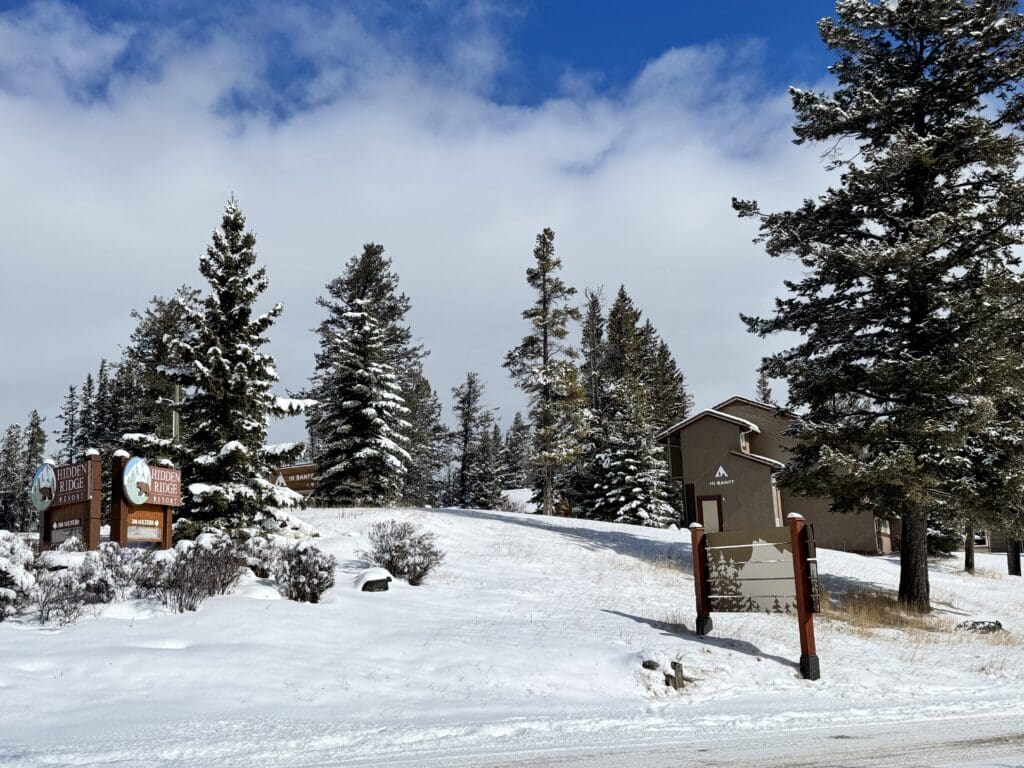 HI Banff Alpine Centre - Hostel close to Tunnel Mountain at Hidden Ridge